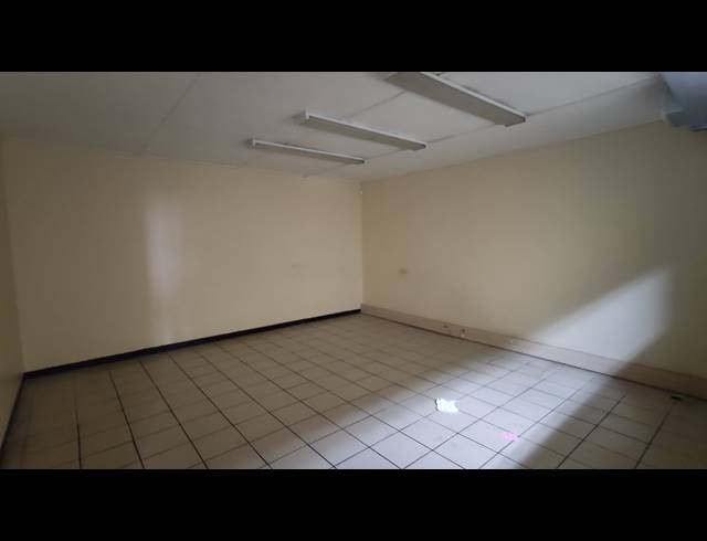950M² WAREHOUSE TO LET IN ROSSBURGH
